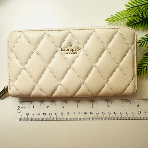 Kate Spade Quilted White Cream Beige Leather Zip Around Wallet NWT - Picture 10 of 13